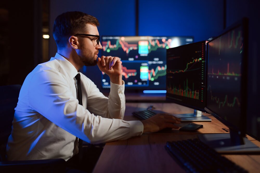 Investor trading cryptocurrencies